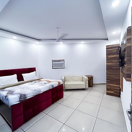 Hotel Js Garden - Near Jaypee Hospital نويدا المظهر الخارجي الصورة