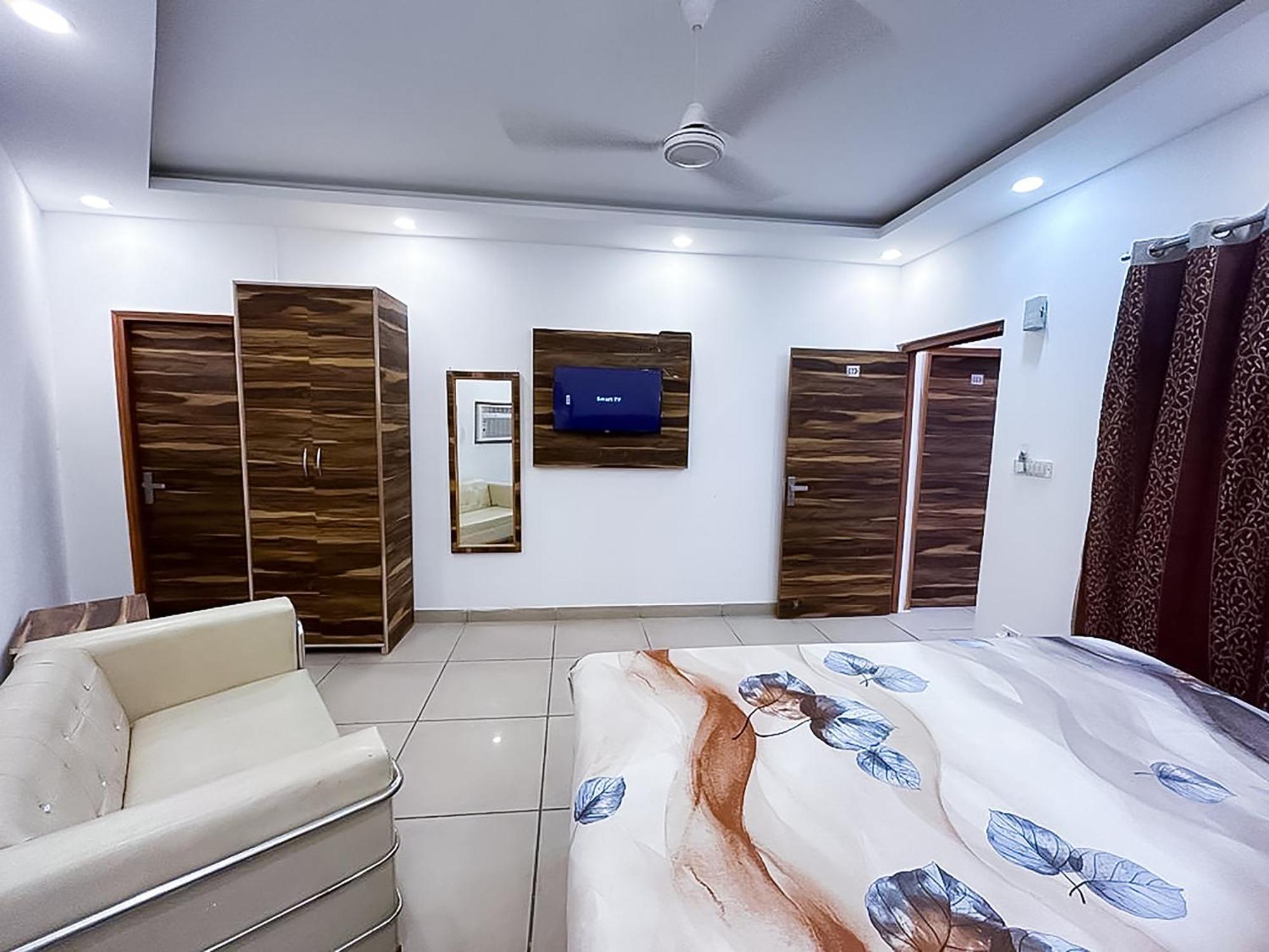 Hotel Js Garden - Near Jaypee Hospital نويدا المظهر الخارجي الصورة