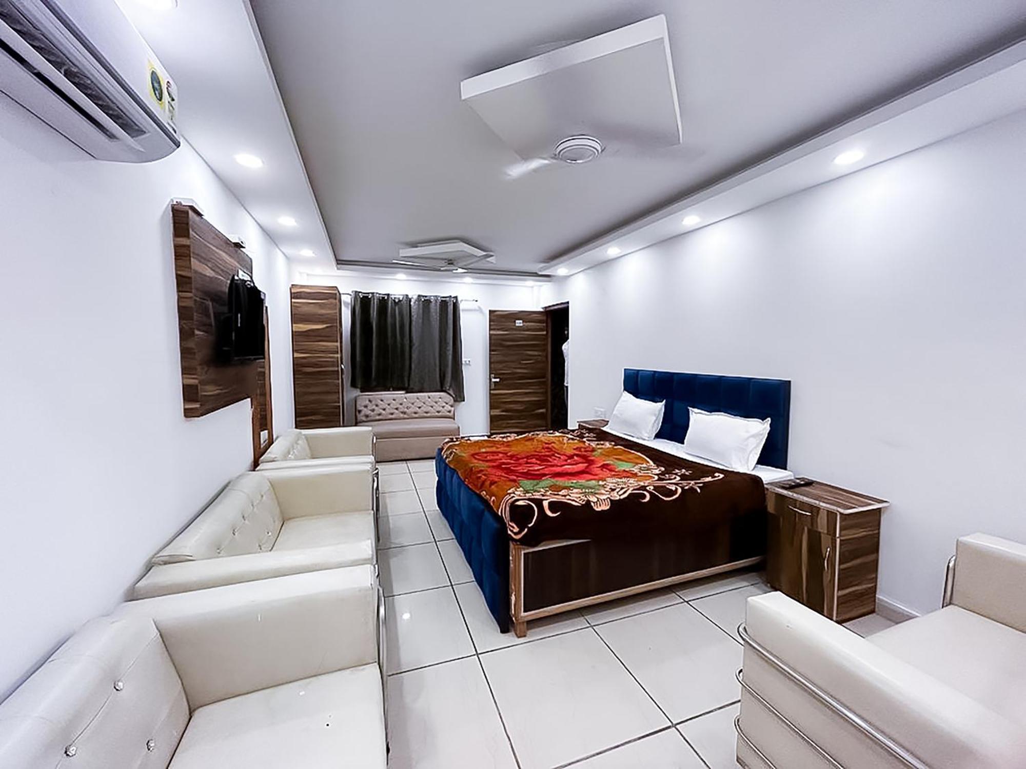 Hotel Js Garden - Near Jaypee Hospital نويدا المظهر الخارجي الصورة
