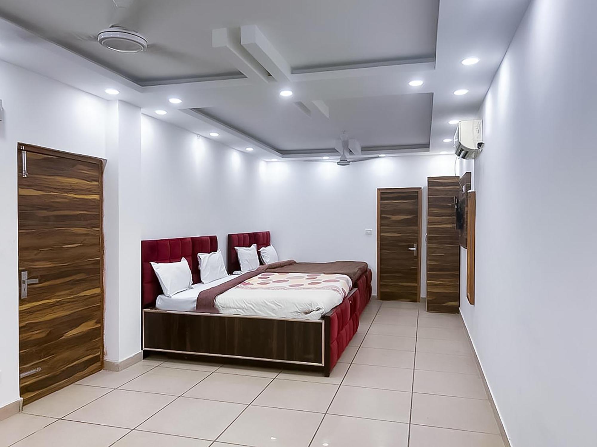 Hotel Js Garden - Near Jaypee Hospital نويدا المظهر الخارجي الصورة