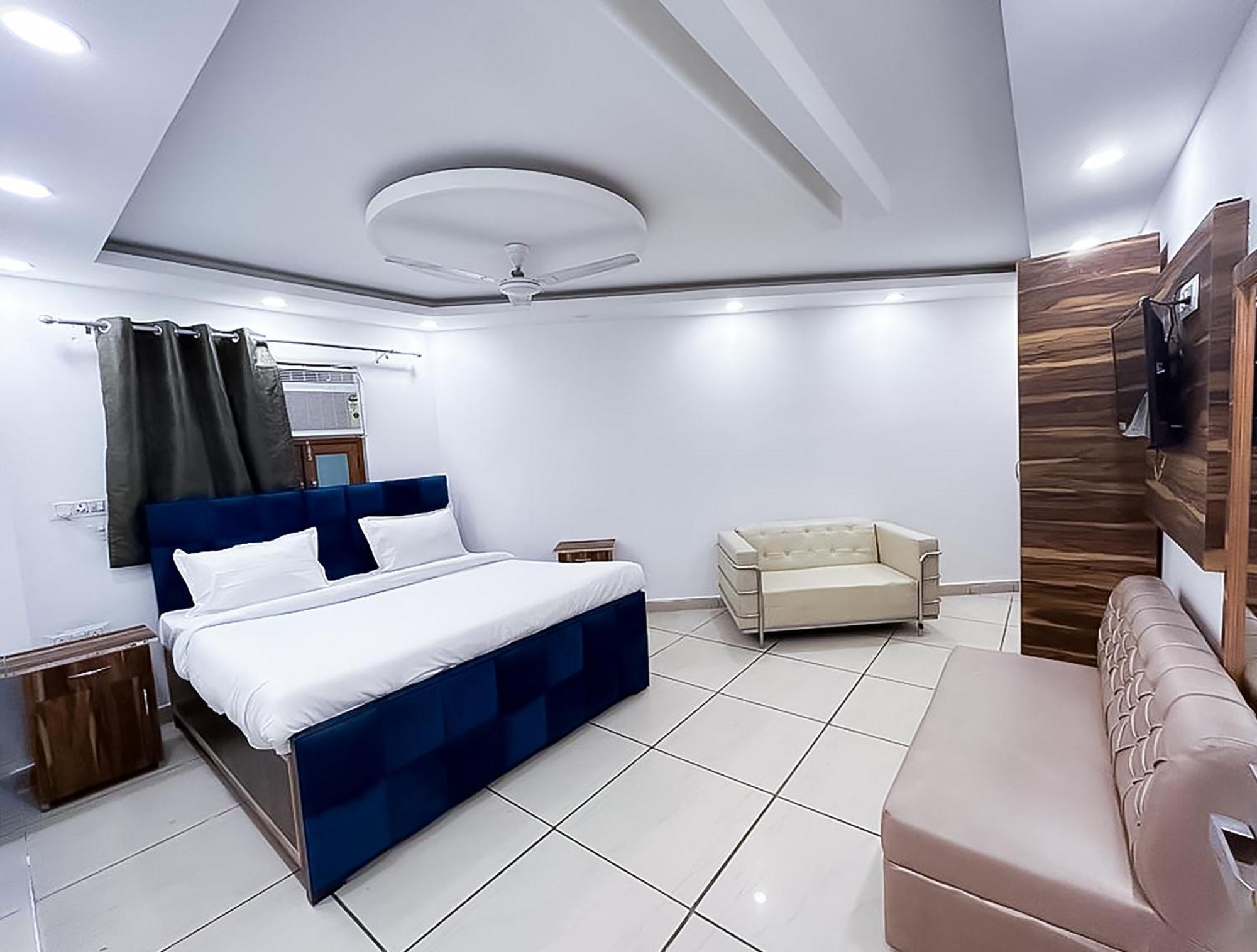 Hotel Js Garden - Near Jaypee Hospital نويدا المظهر الخارجي الصورة