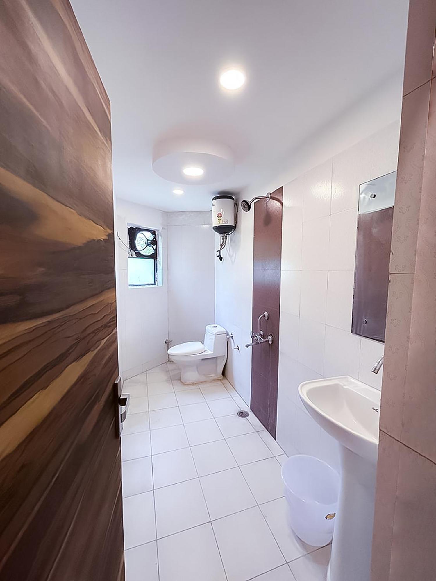 Hotel Js Garden - Near Jaypee Hospital نويدا المظهر الخارجي الصورة